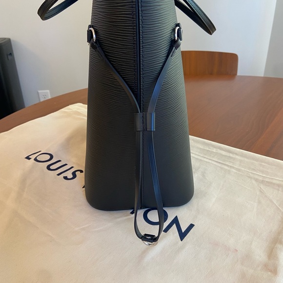 Louis Vuitton Neverfull MM Epi Noir - Picture 12 of 16